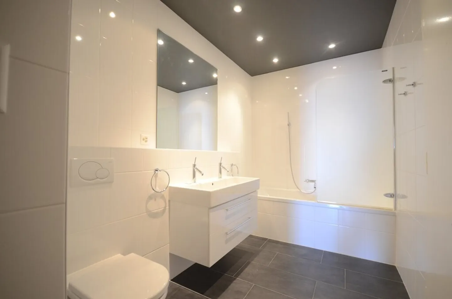 Appartement Élégant avec Vue Lac - Photo 9 sur 12