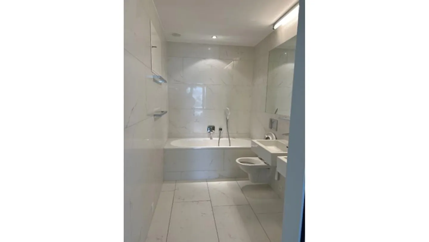 Modernes Apartment mit Seesicht - Foto 4 von 6