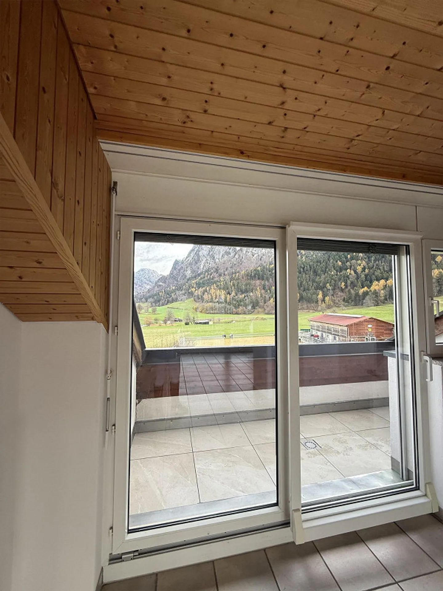 Appartement sous les combles de 3 1/2 pièces, ensoleillé et situé au calme, avec deux terrasses - Photo 7 sur 18
