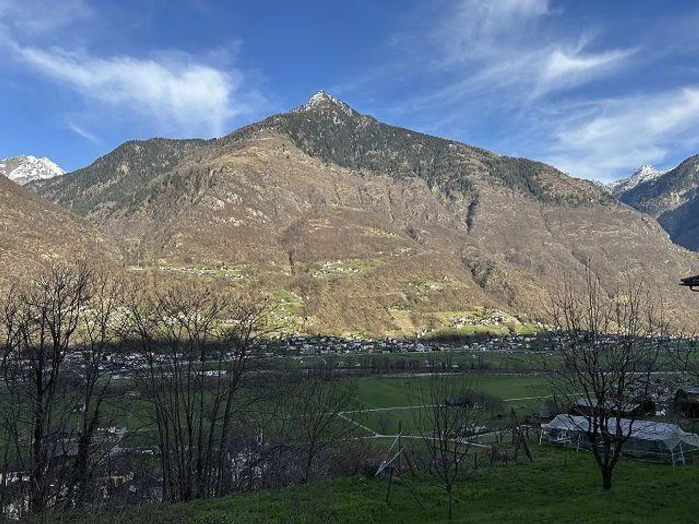 Terreno edificabile di 914 m2 in una posizione molto tranquilla e soleggiata con vista - Foto 8 di 17