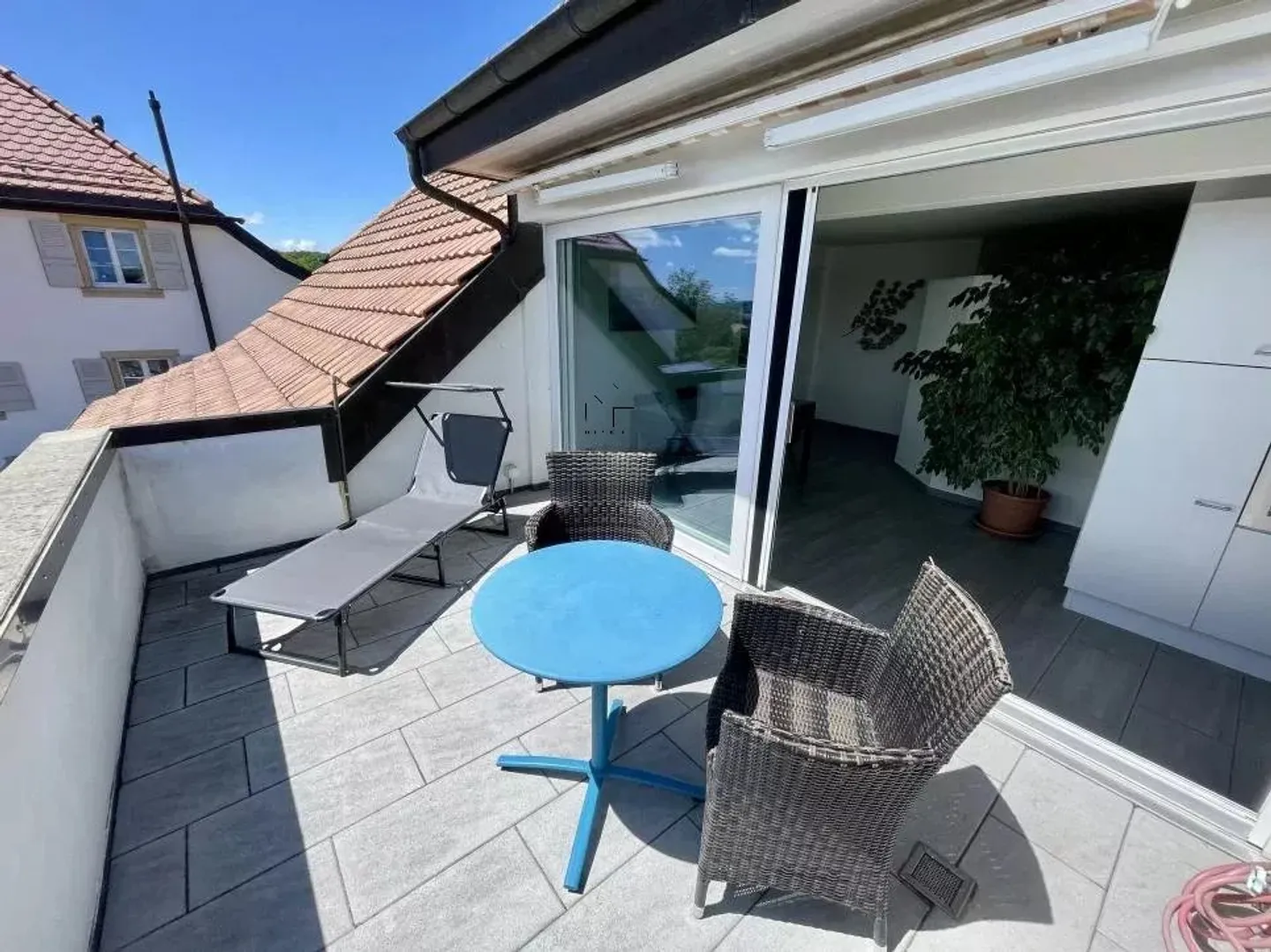 Charmantes Dachgeschosswohnung nur zwei Schritte von Yverdon entfernt - Photo 2 sur 8