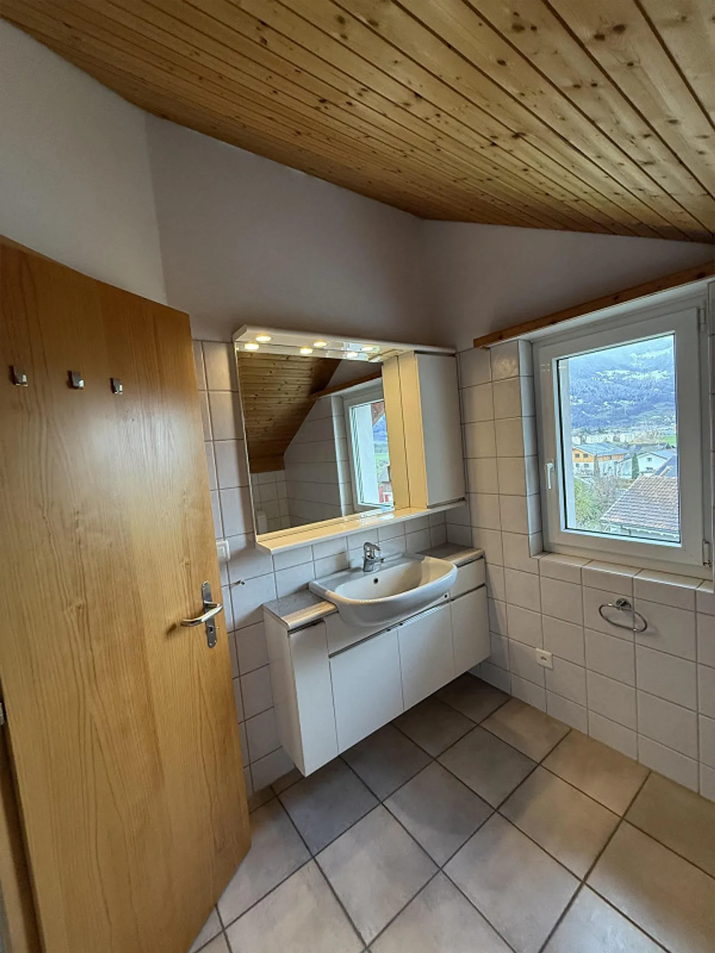 Appartement sous les combles de 3 1/2 pièces, ensoleillé et situé au calme, avec deux terrasses - Photo 16 sur 18