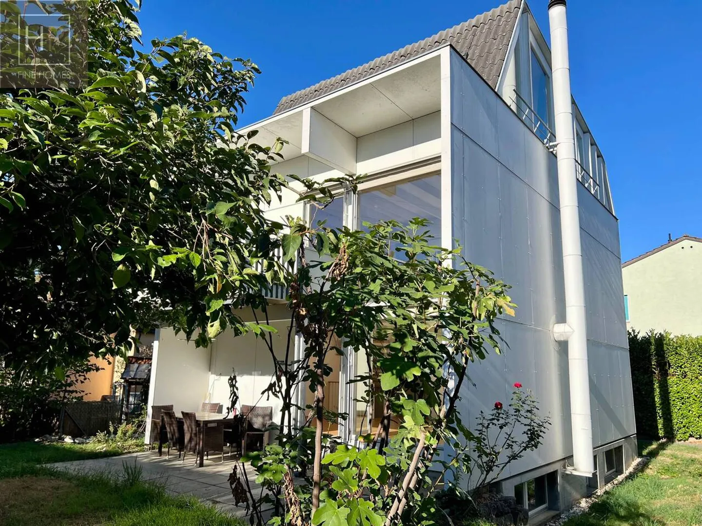 Family Home with Sunny Garden - Photo 3 of 13