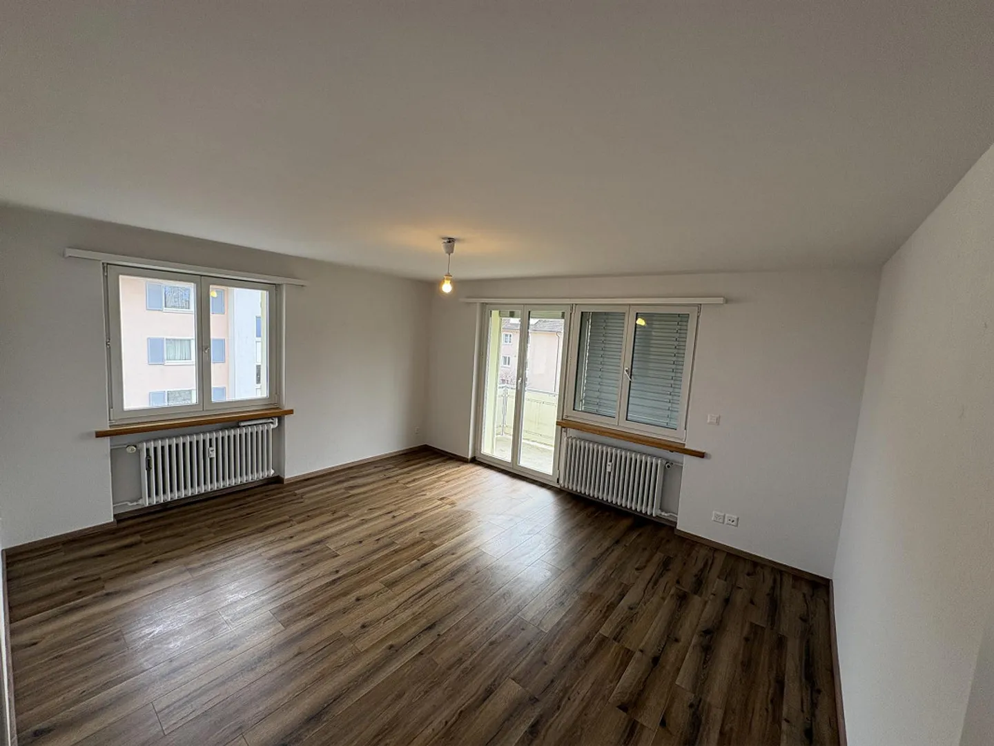 Appartamento 3.5 stanze appena ristrutturato in una posizione centrale e tranquilla - Foto 1 di 8