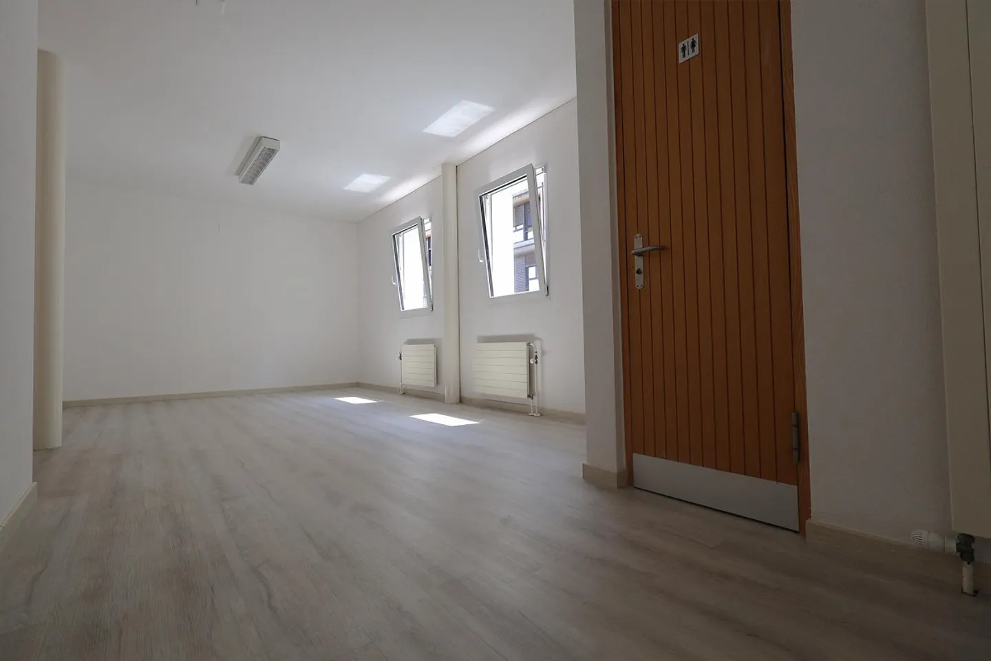 FINO A 3 MESI GRATUITI Ufficio di 25 mq a Chiasso con servizio privato - Foto 2 di 6