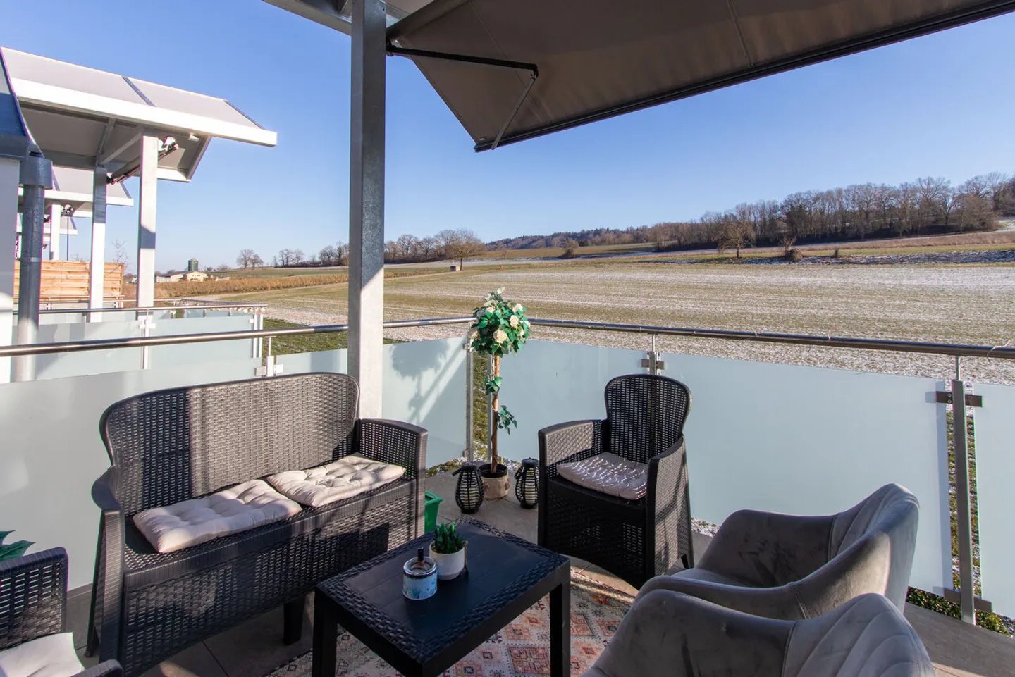 Spacious 4.5-room apartment with balcony in Domdidier - Photo 2 of 11