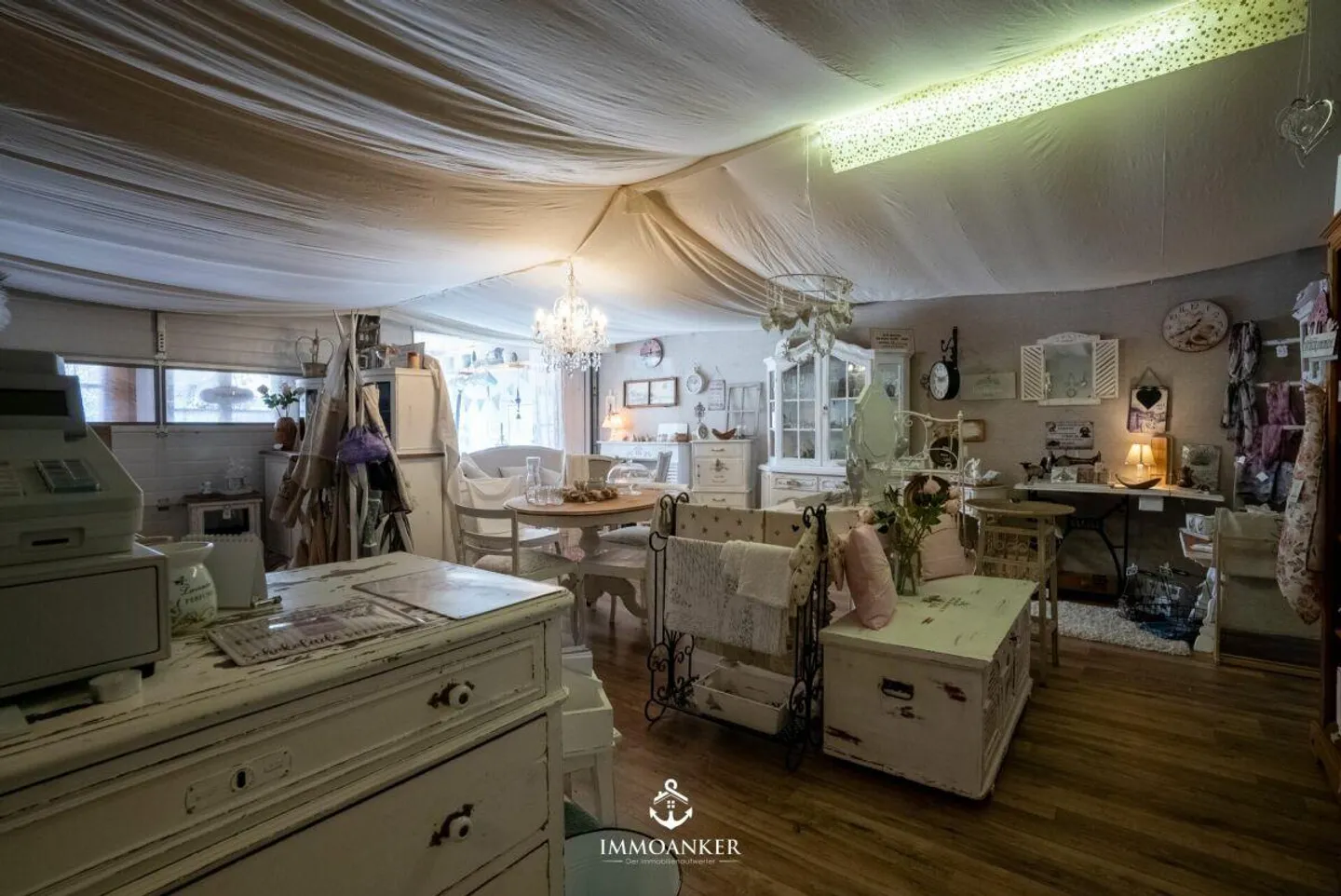 Ampia casa unifamiliare con molte possibilità d'uso e garage... - Foto 10 di 18