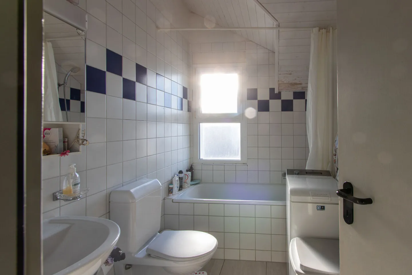 Spacious 4.5-room apartment with balcony in Domdidier - Photo 9 of 11