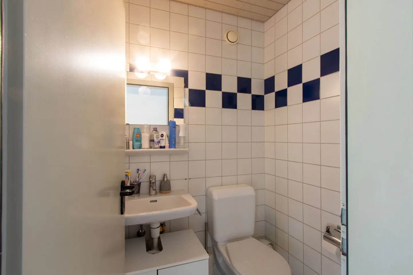 Spacious 4.5-room apartment with balcony in Domdidier - Photo 10 of 11