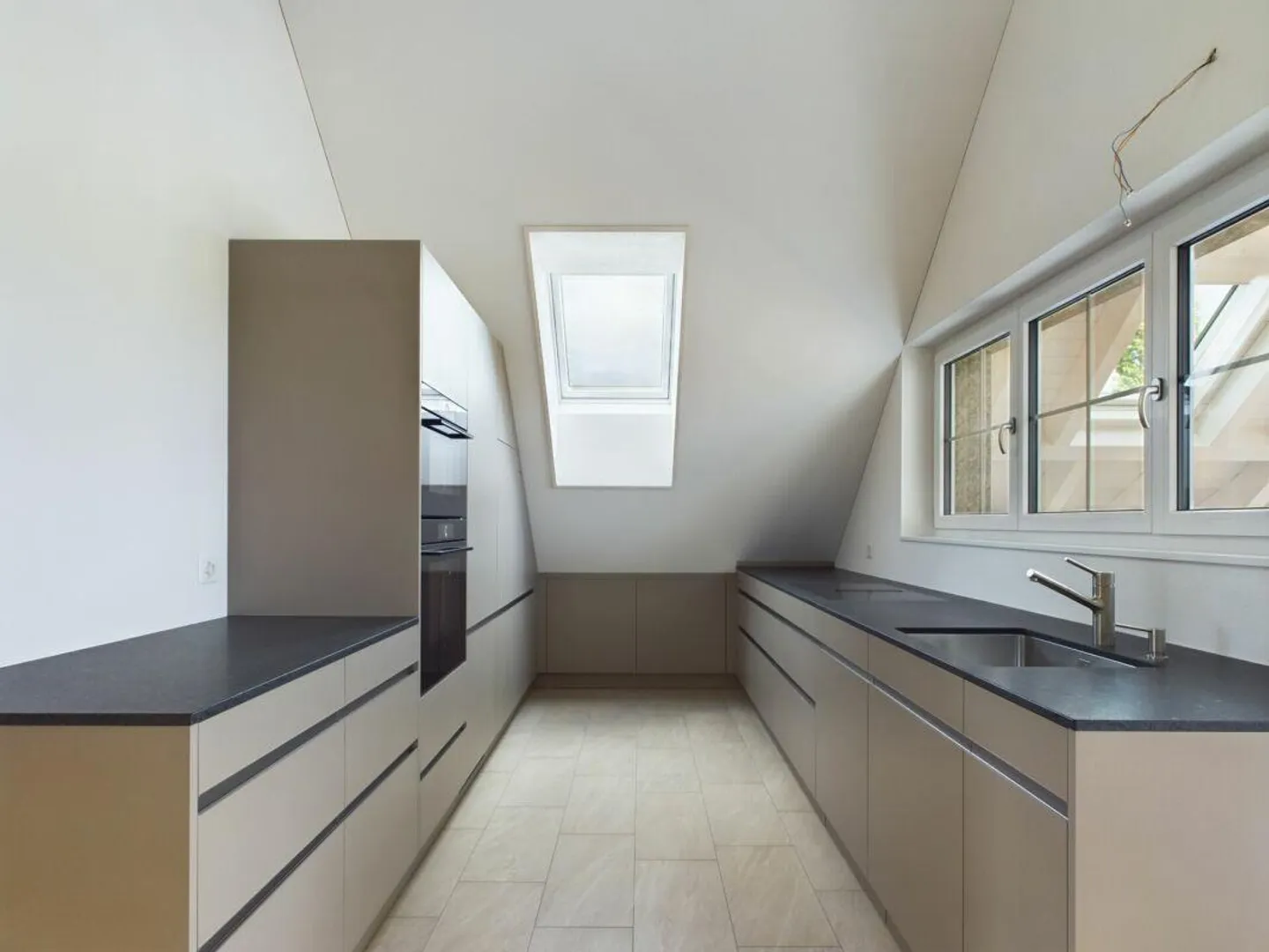 Penthouse moderne avec vue sur le lac - Photo 3 sur 15