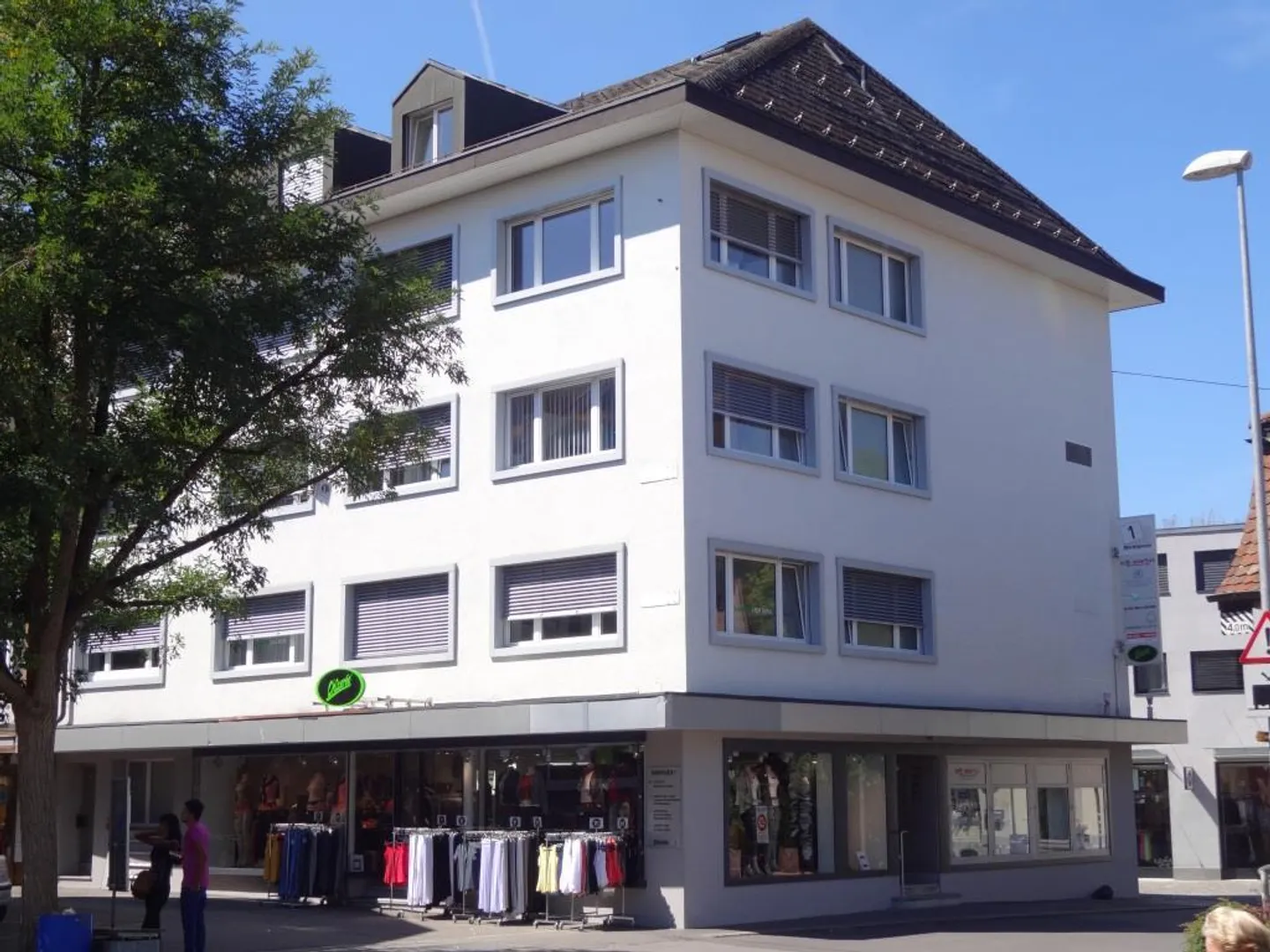 Bureau / Salles de Pratique dans un Emplacement Central - Photo 3 sur 4