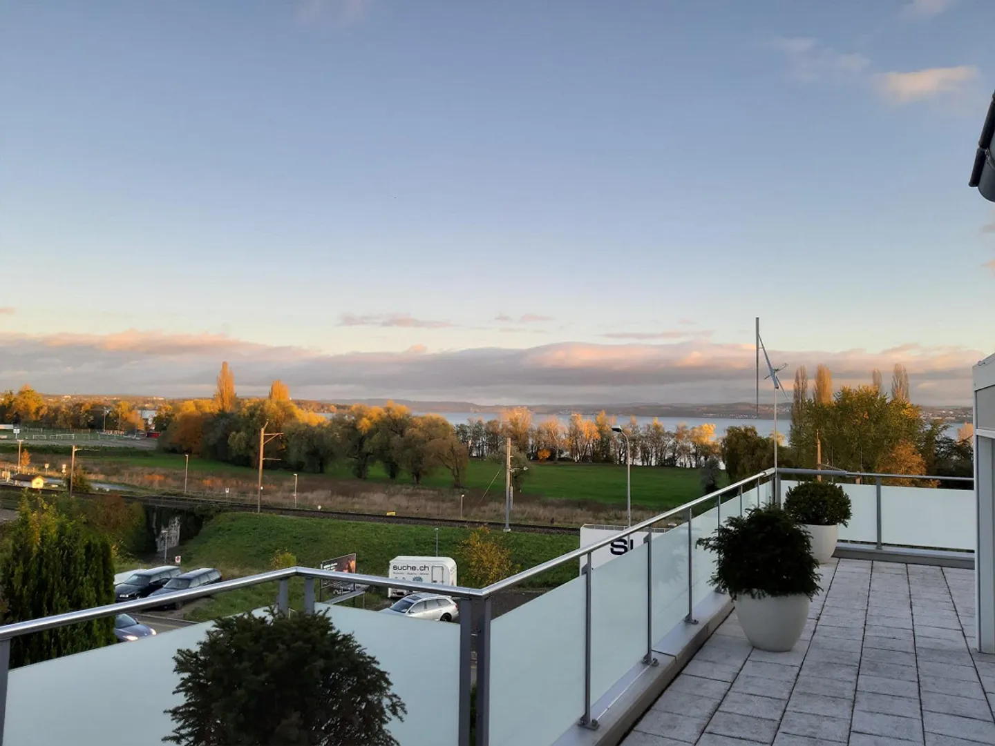 Appartement en attique de rêve avec vue sur le lac et immense terrasse - Photo 4 sur 7