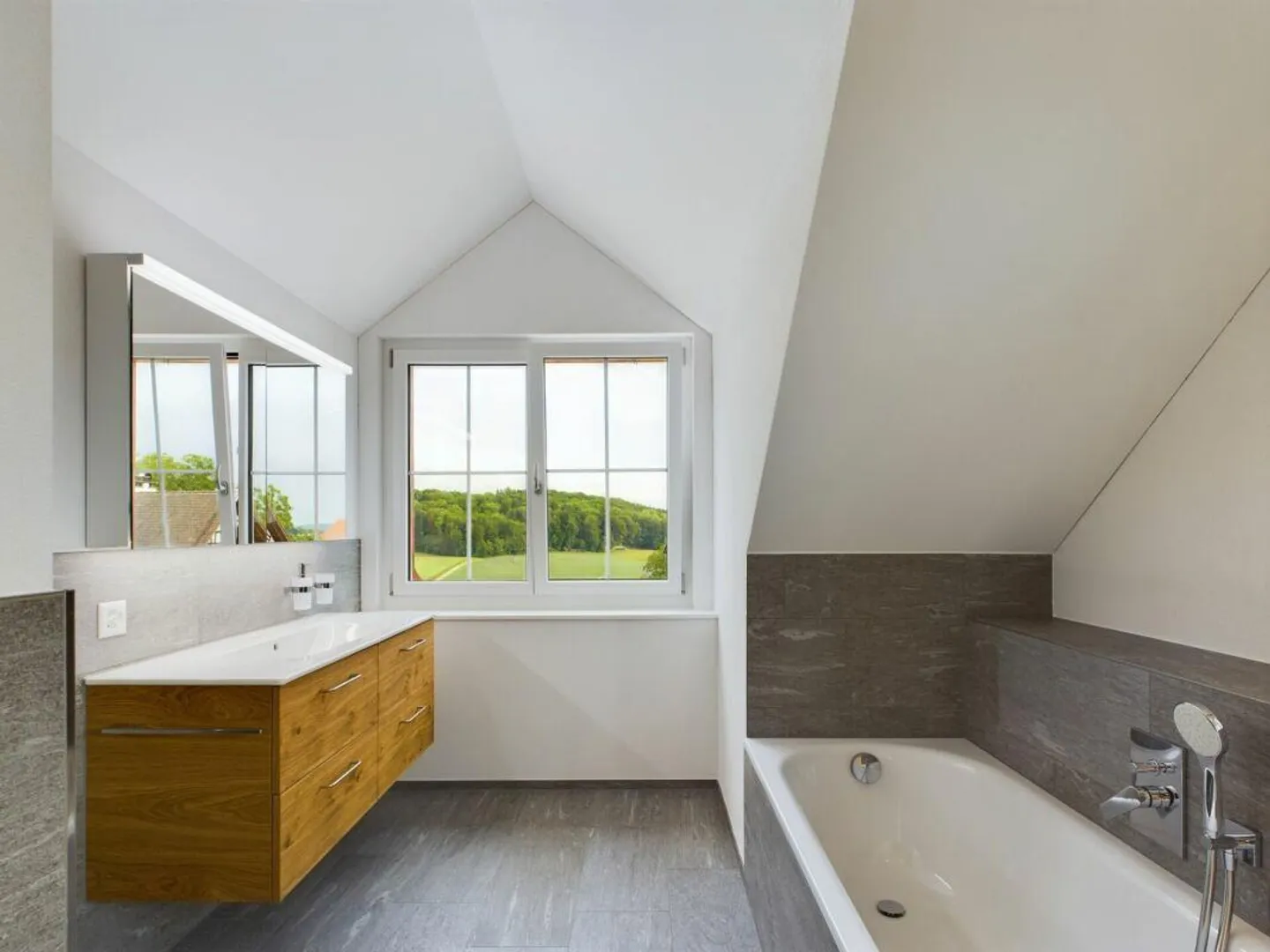 Penthouse moderne avec vue sur le lac - Photo 8 sur 15