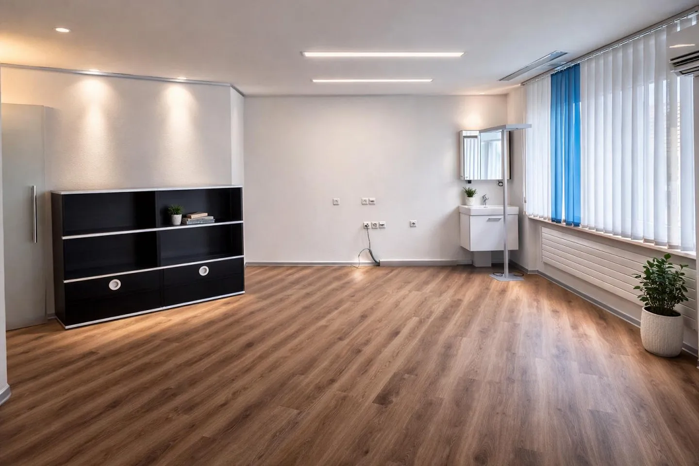 Bureau / Salles de Pratique dans un Emplacement Central - Photo 2 sur 4