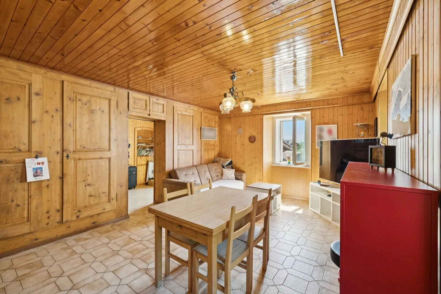 Renovated 4.5 Room Apartment in Small Condominium - Village Center - Photo 3 of 10