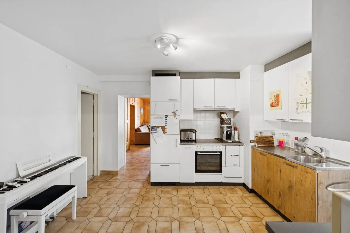 Renovated 4.5 Room Apartment in Small Condominium - Village Center - Photo 6 of 10