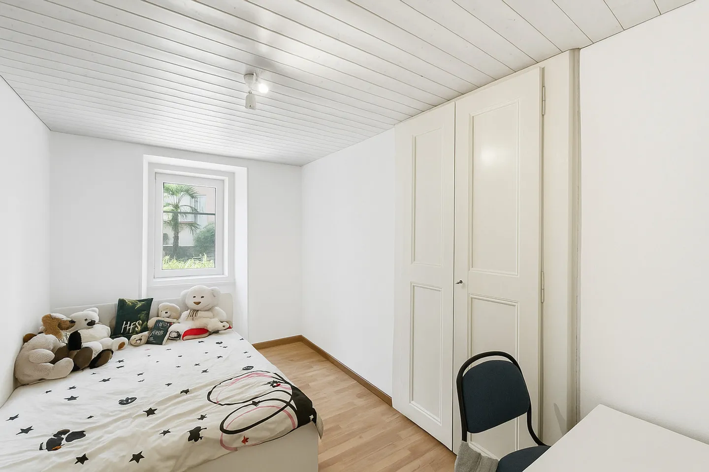 Renovated 4.5 Room Apartment in Small Condominium - Village Center - Photo 7 of 10