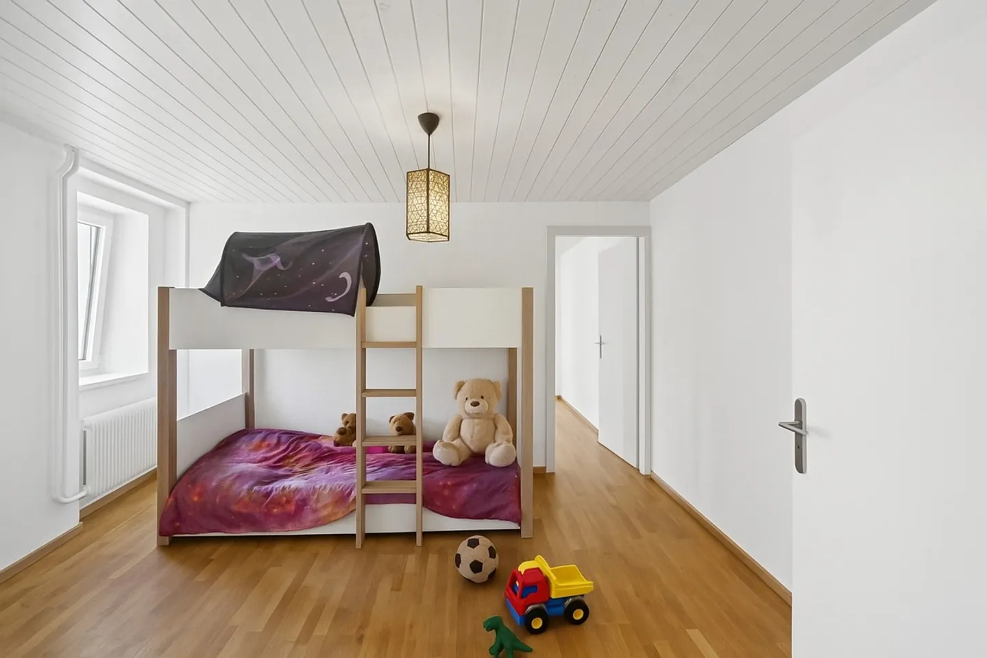 Renovated 4.5 Room Apartment in Small Condominium - Village Center - Photo 8 of 10