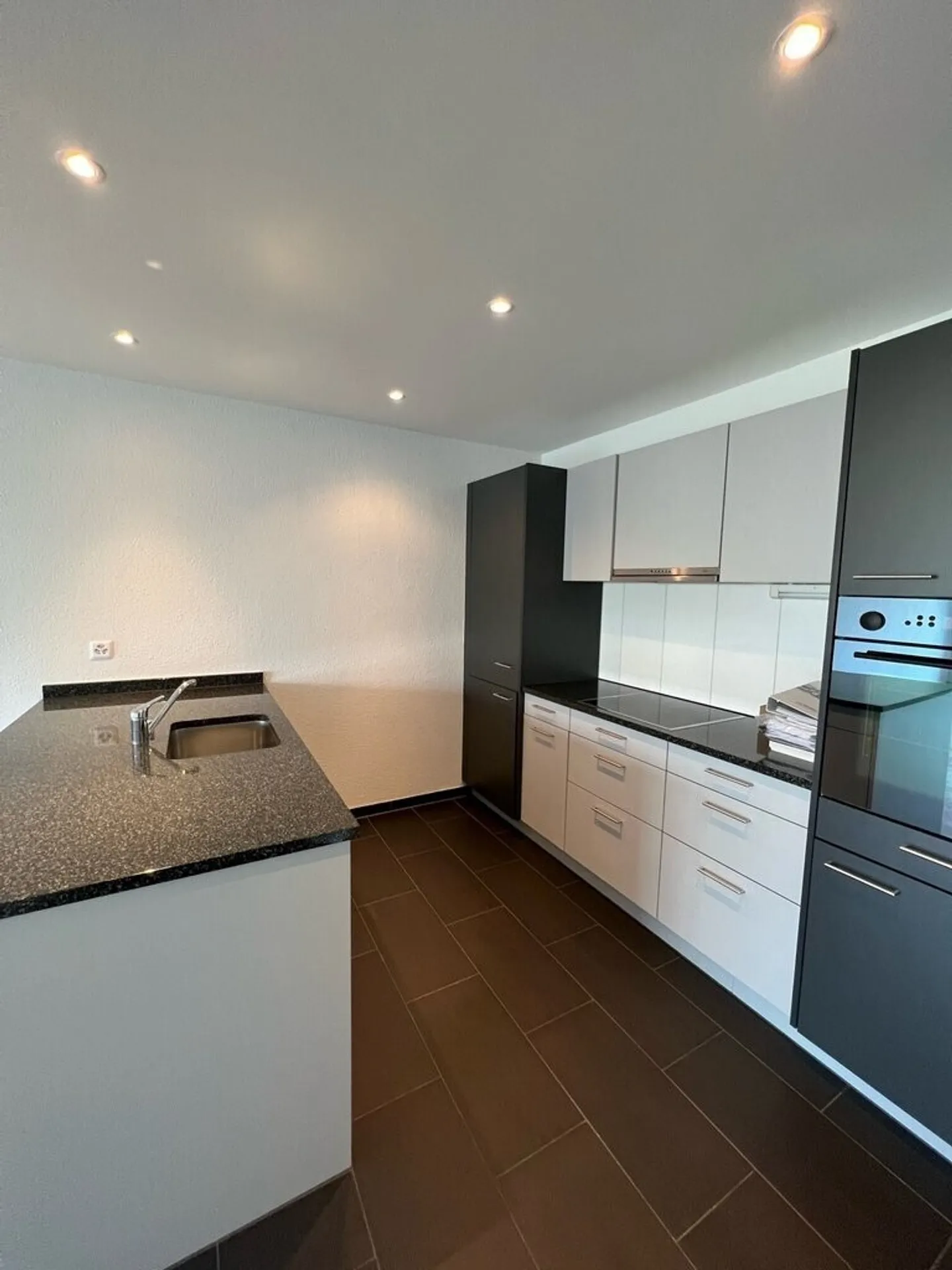 2 1/2 Room Apartment - Photo 3 of 8