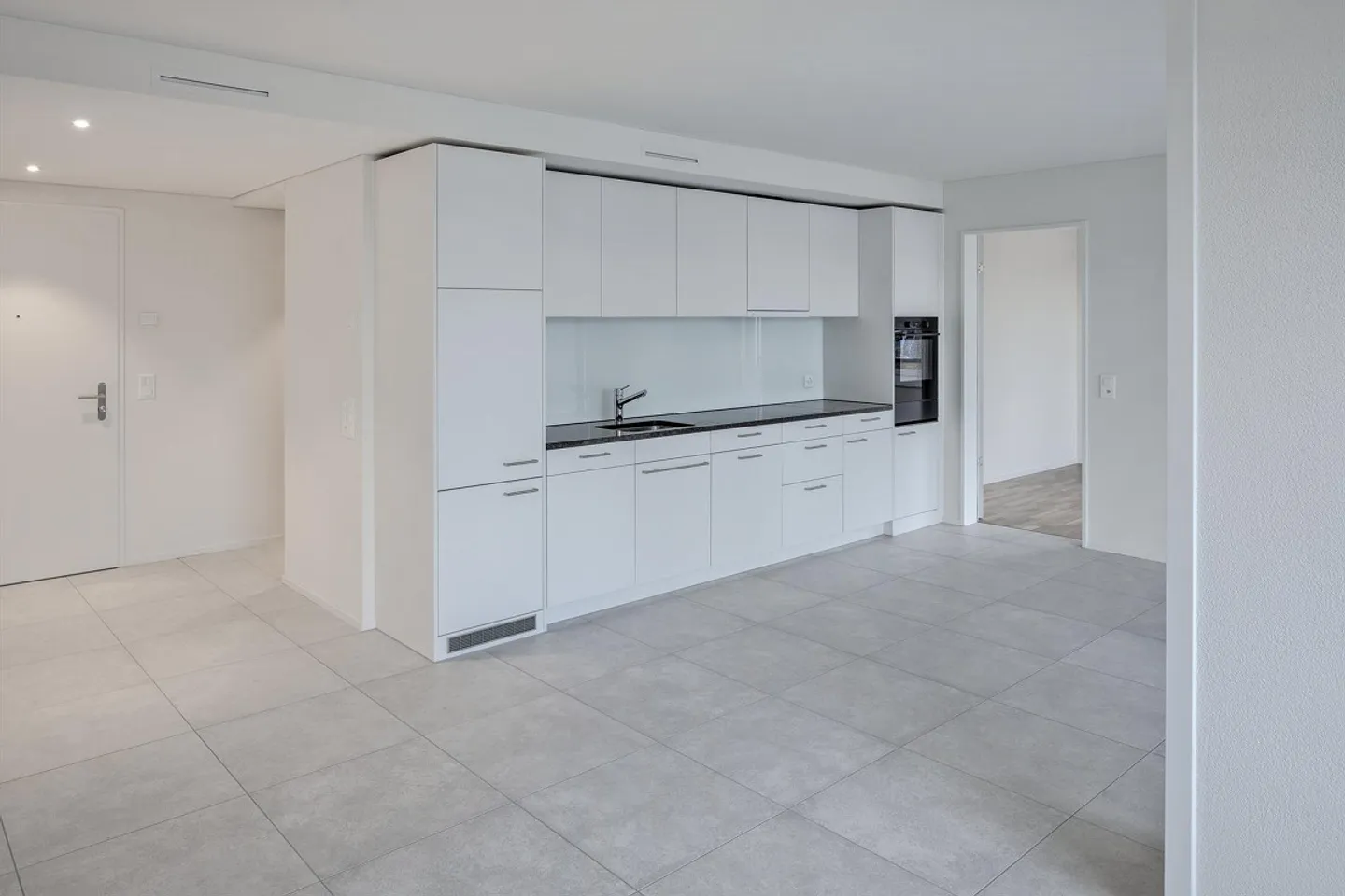 Apartment with balcony in the center of Dübendorf for rent - Photo 2 of 5