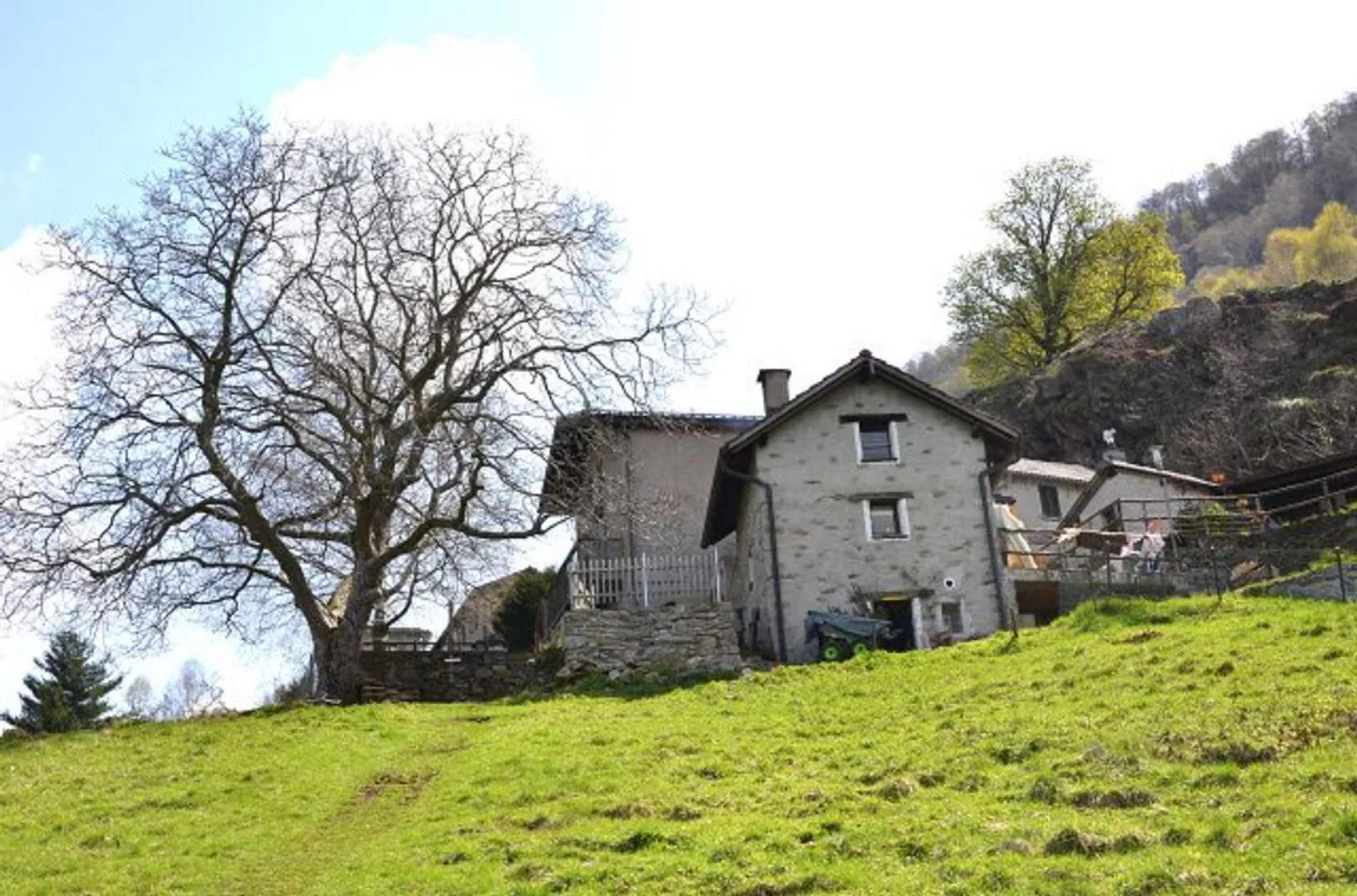 3 1/2-Room Rustic in a Very Quiet, Sunny Location with a View / Cascina d... - Photo 35 of 40