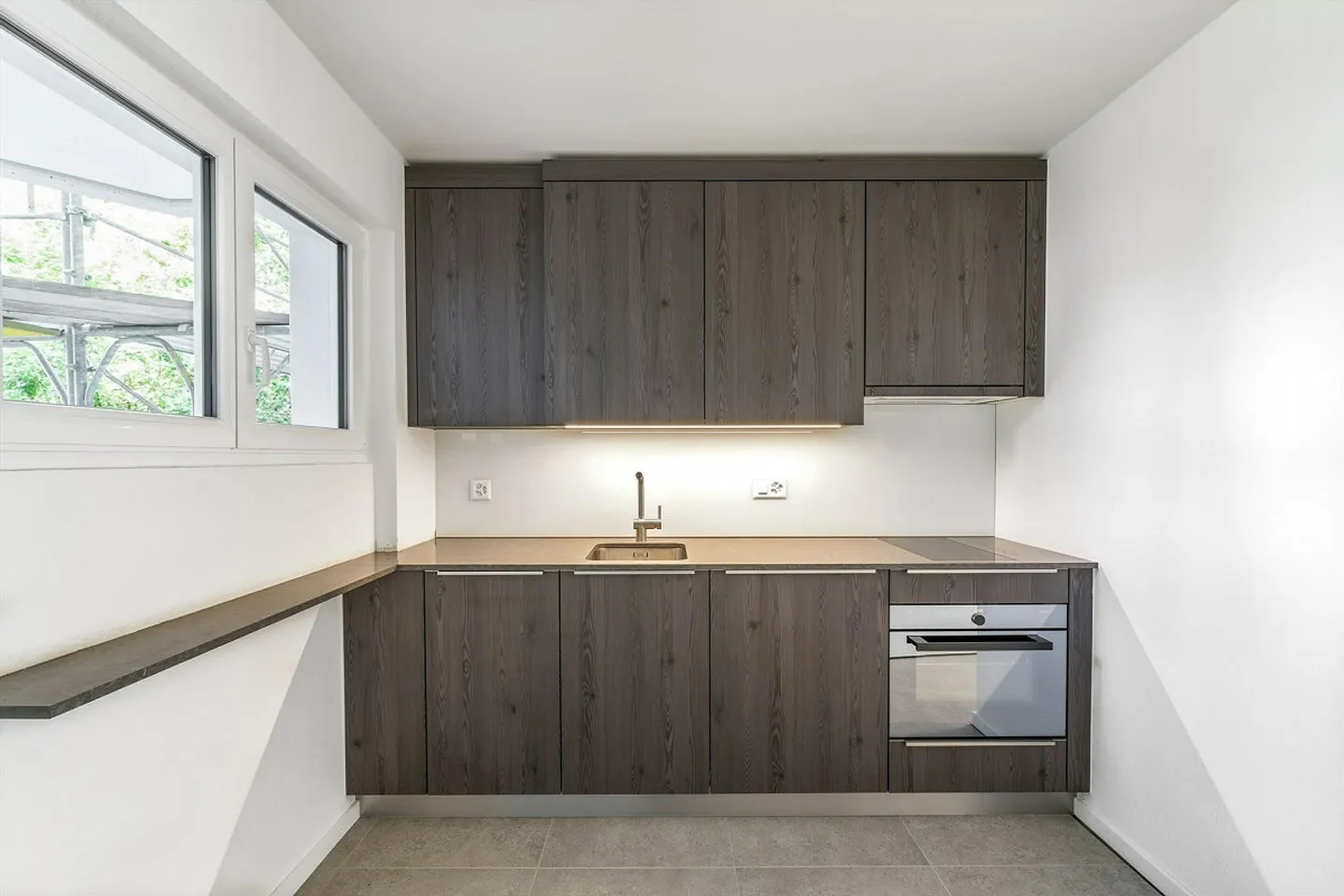 Appartement lumineux et moderne au château de Binningen - Photo 3 sur 7