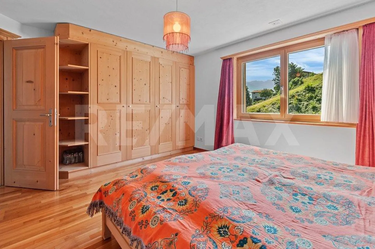 Multi-family house with stunning views in Mastrils - Photo 13 of 13