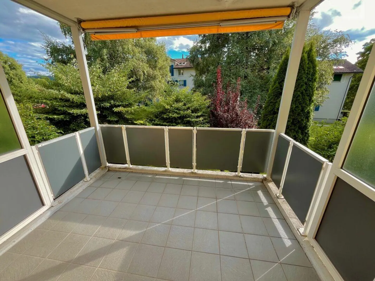 Zona residenziale esclusiva per le massime esigenze appartamento 3 1/2 di 83m2 - Foto 1 di 14