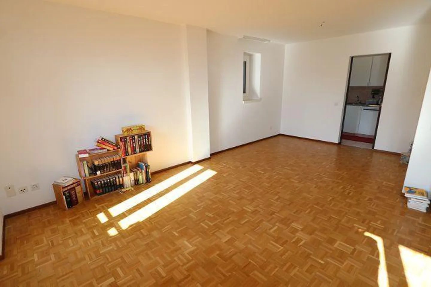 Sunny Ground Floor Apartment - Photo 4 of 15