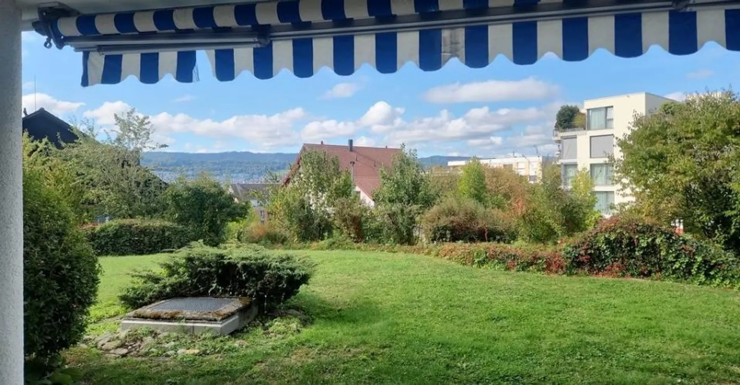 Wohnen im Grünen - 3.5-Zimmerwohnung mit Gartensitzplatz in Feldmeilen - Photo 1 of 8