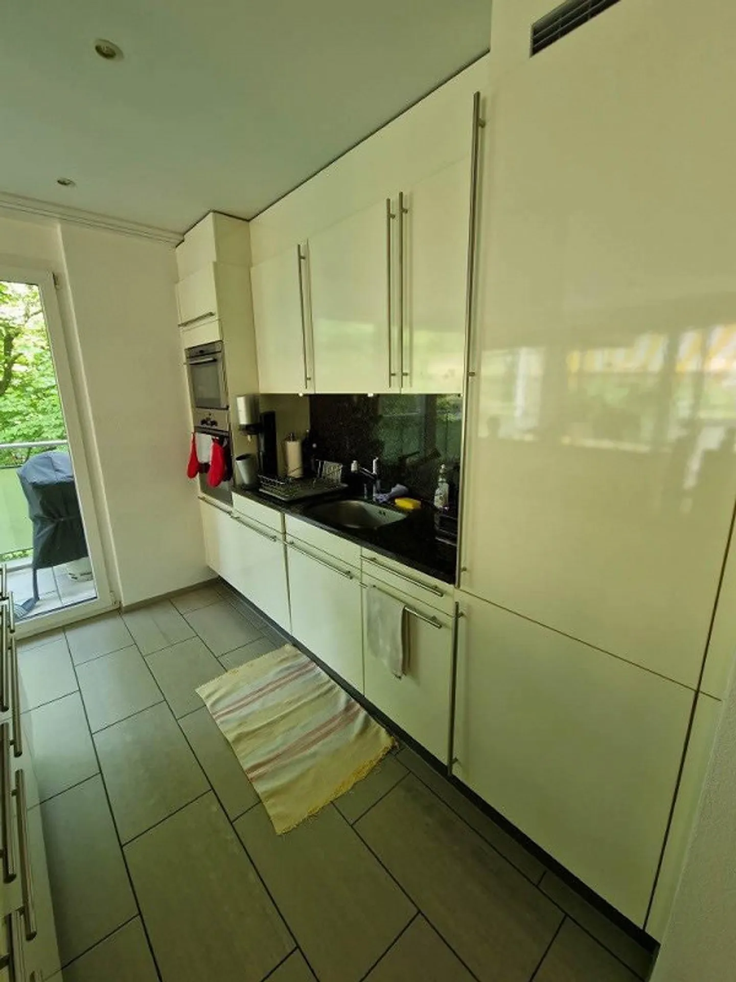 Geräumige Wohnung mit großem Balkon - Foto 1 von 5