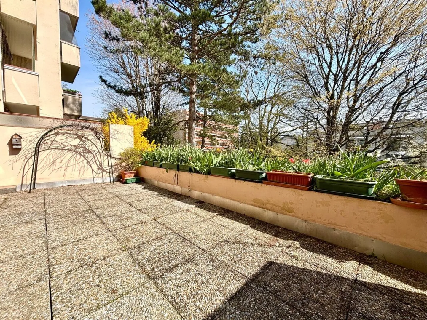 Schönes möbliertes Apartment mit 4.5 Zimmern und großer Terrasse in ruhiger Nachbarschaft in Nyon - Foto 11 von 13