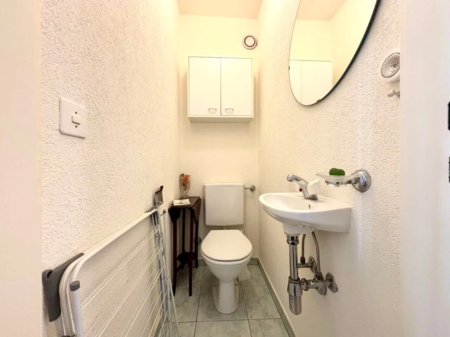 Schönes möbliertes Apartment mit 4.5 Zimmern und großer Terrasse in ruhiger Nachbarschaft in Nyon - Foto 9 von 13