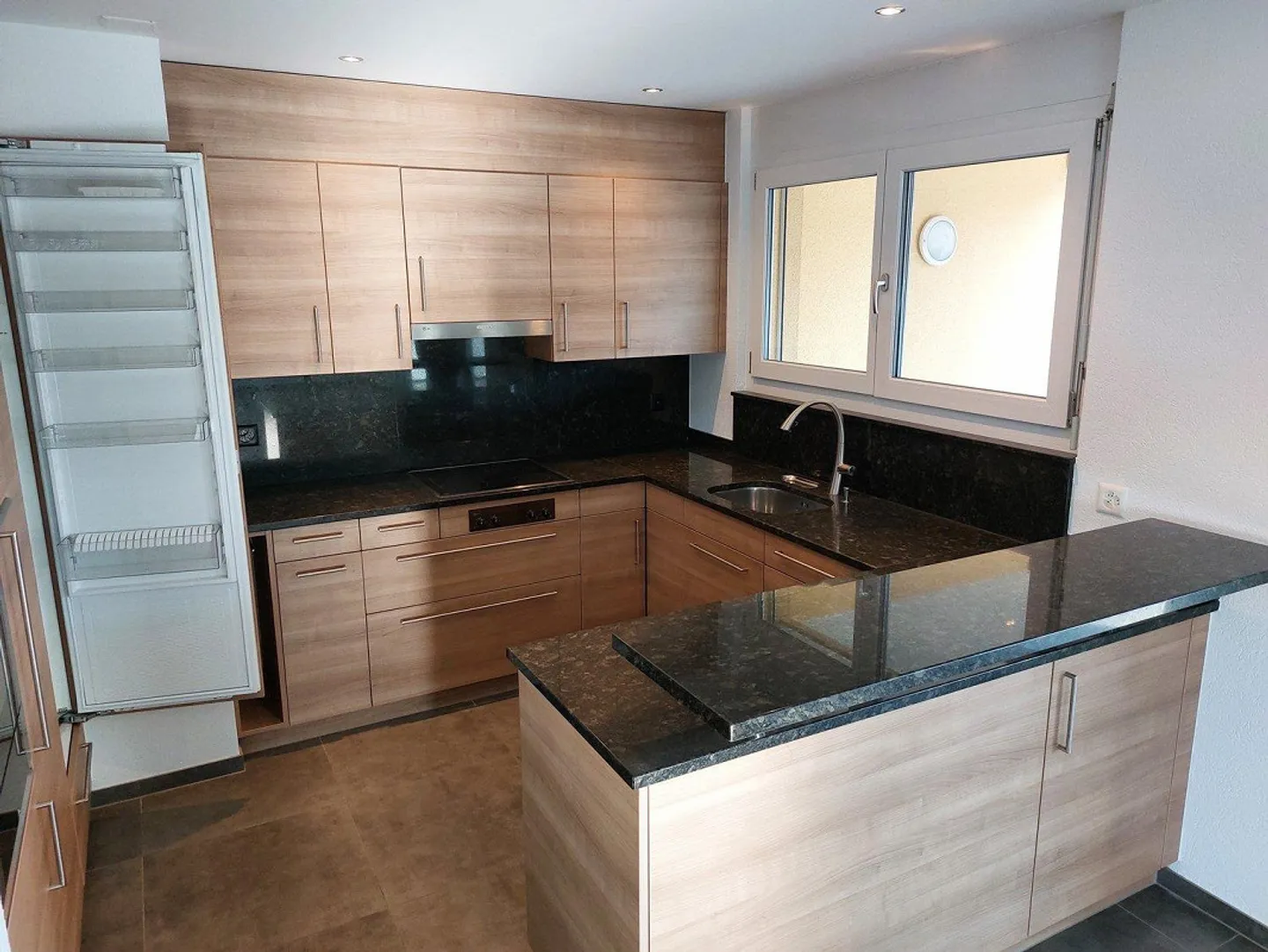 Moderne 4.5-Zimmer-Wohnung mit Cheminée und gutem Grundriss - Foto 2 von 13