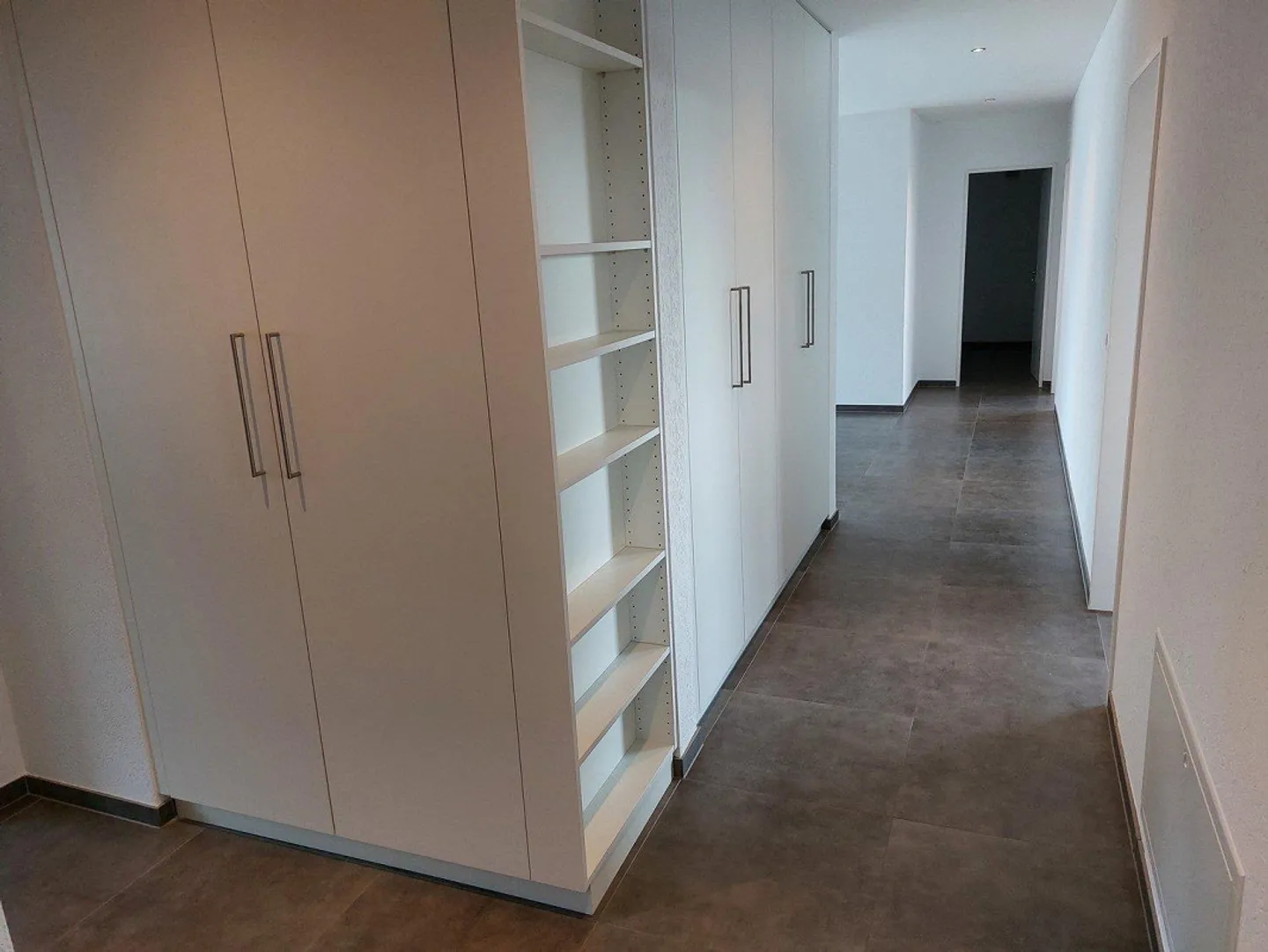 Moderne 4.5-Zimmer-Wohnung mit Cheminée und gutem Grundriss - Foto 7 von 13