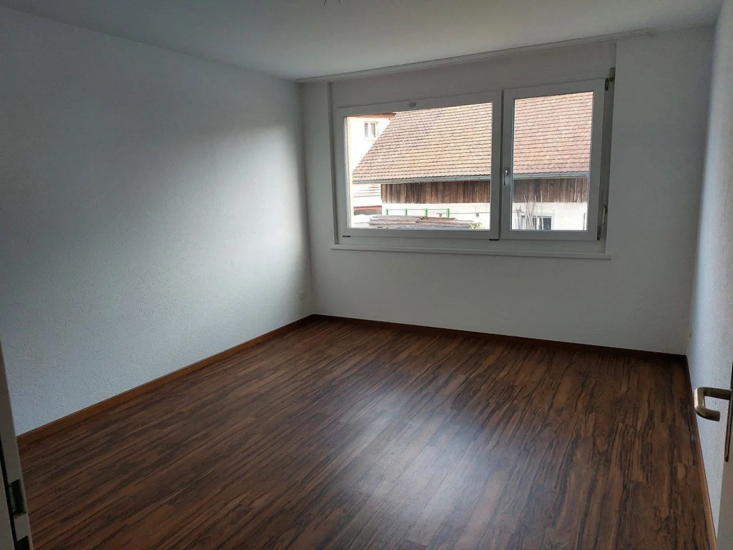Moderne 4.5-Zimmer-Wohnung mit Cheminée und gutem Grundriss - Foto 8 von 13