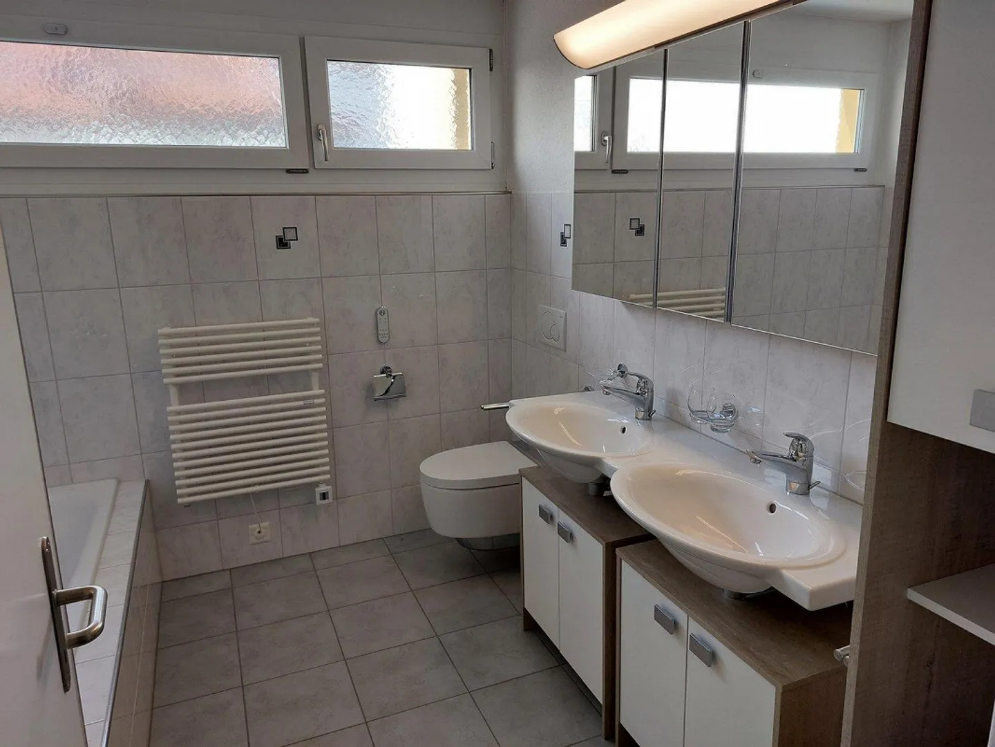 Moderne 4.5-Zimmer-Wohnung mit Cheminée und gutem Grundriss - Foto 9 von 13