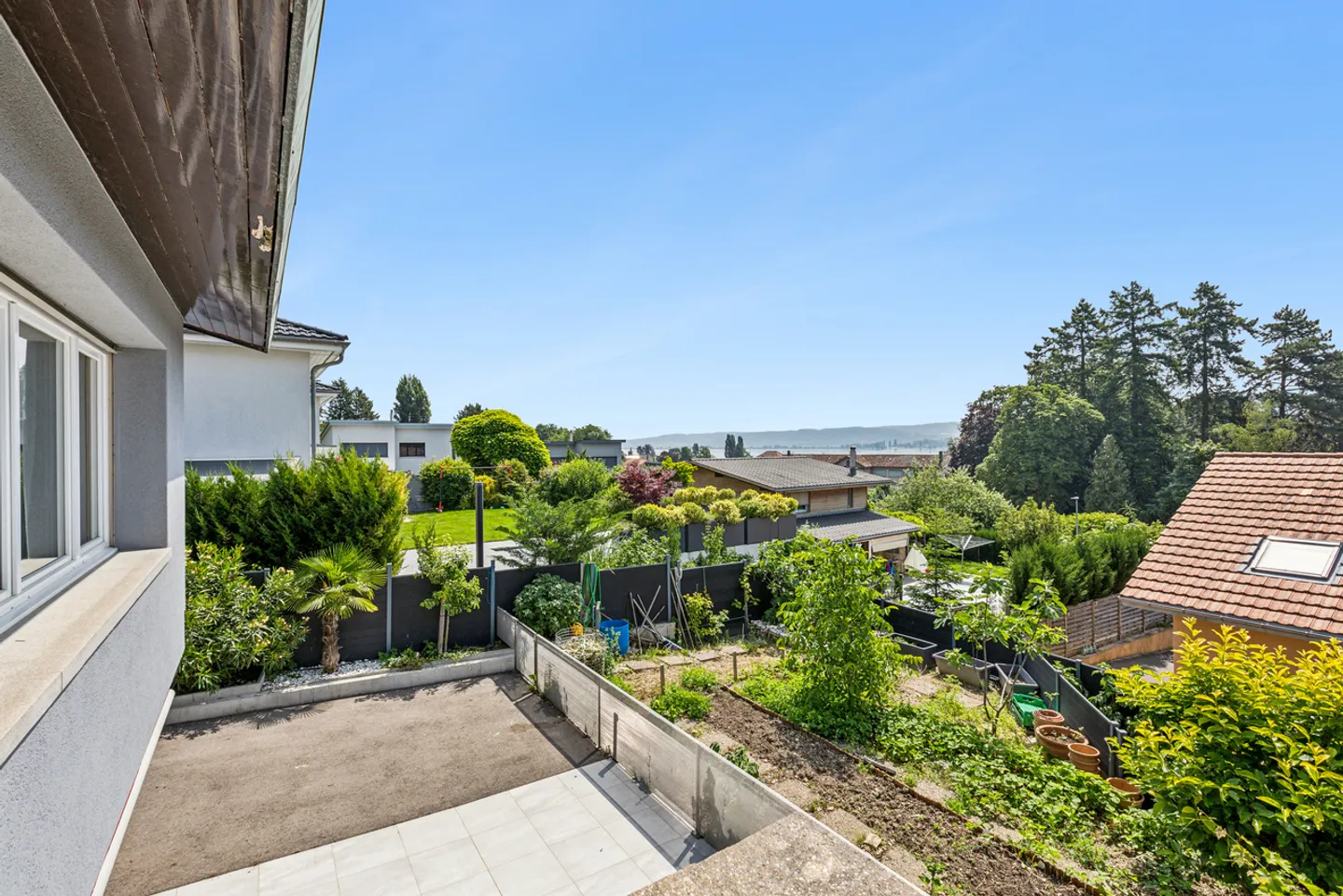Propriété familiale de 8 pièces avec piscine et vue partielle lac - Photo 5 sur 8