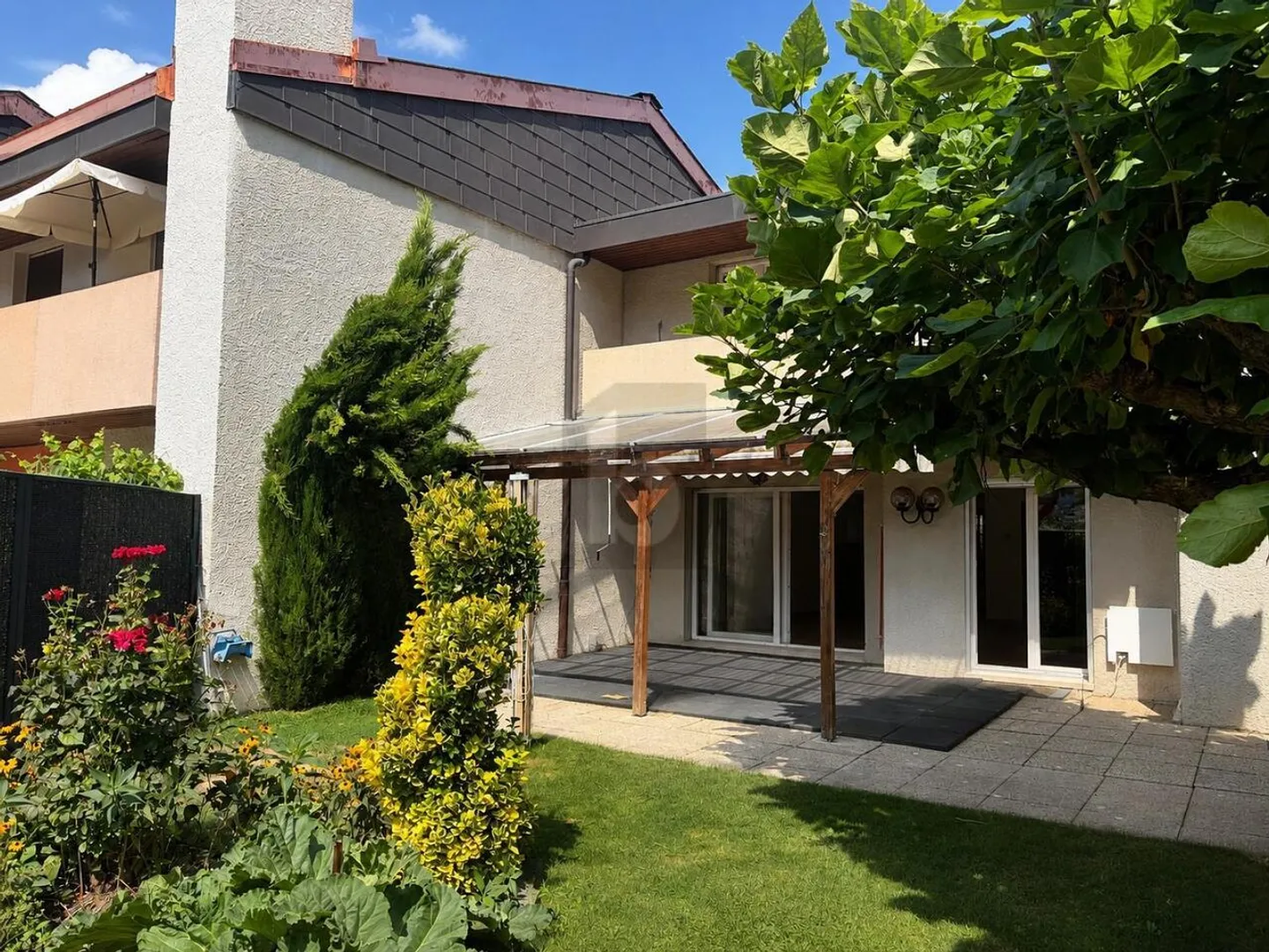 SPAZIOSA, FAMILIARE E IDEALMENTE SITUATA - Foto 1 di 6
