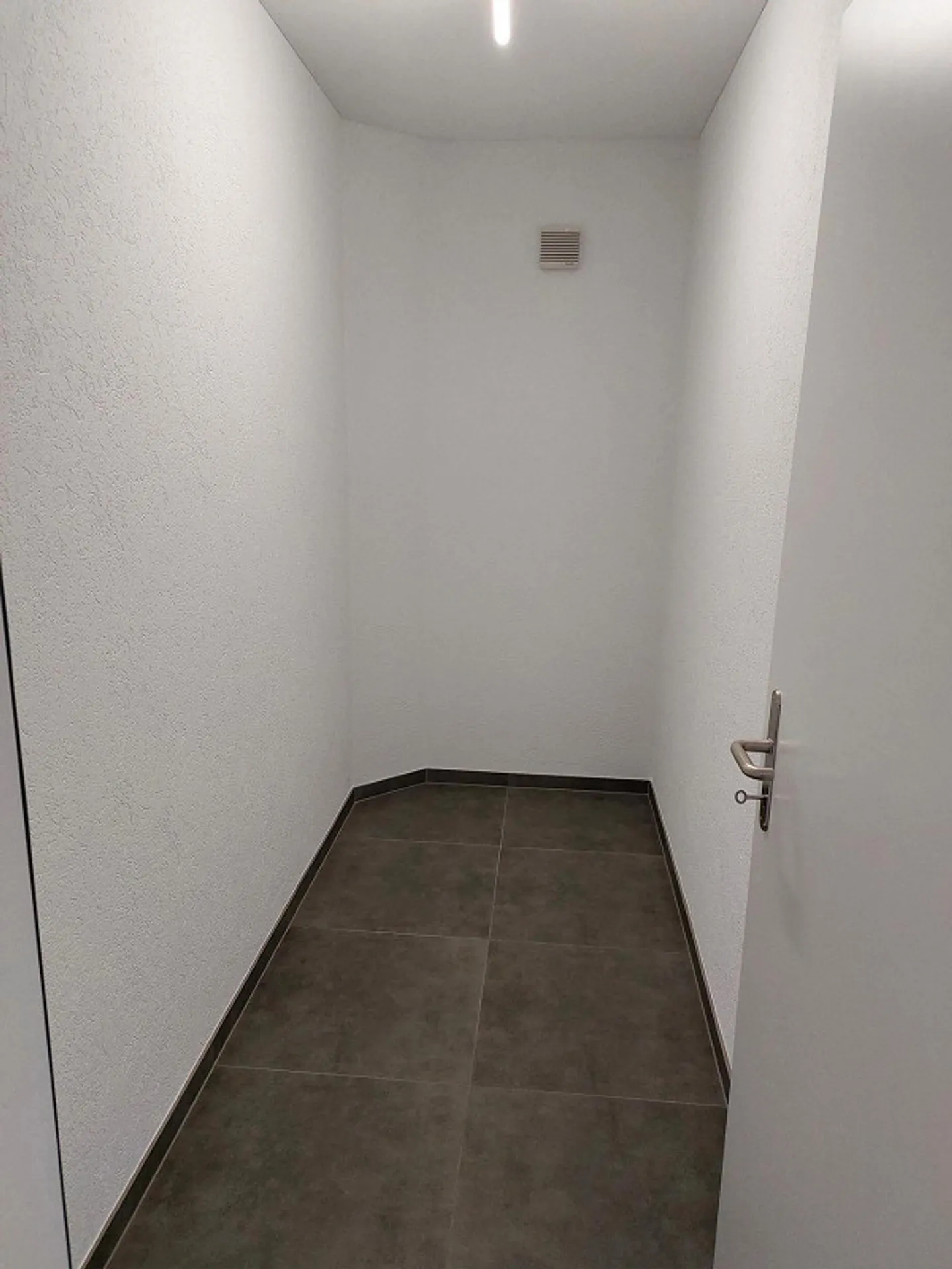 Moderne 4.5-Zimmer-Wohnung mit Cheminée und gutem Grundriss - Foto 13 von 13