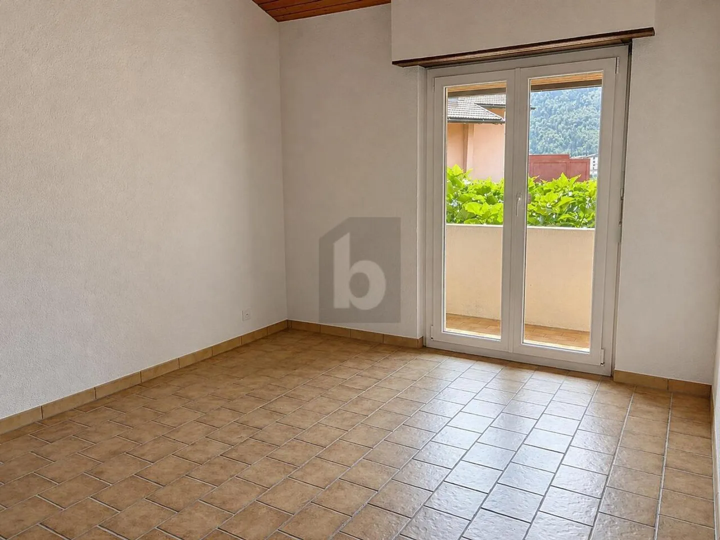SPAZIOSA, FAMILIARE E IDEALMENTE SITUATA - Foto 5 di 6