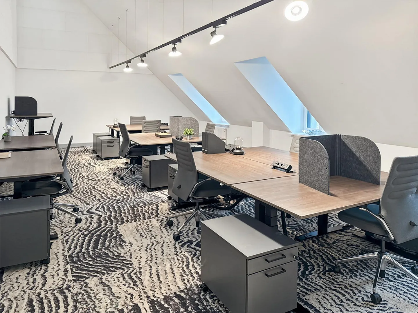 Geräumiges Büro - Foto 10 von 13