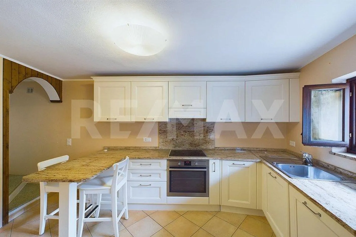 Central Located Core House - Photo 5 of 13