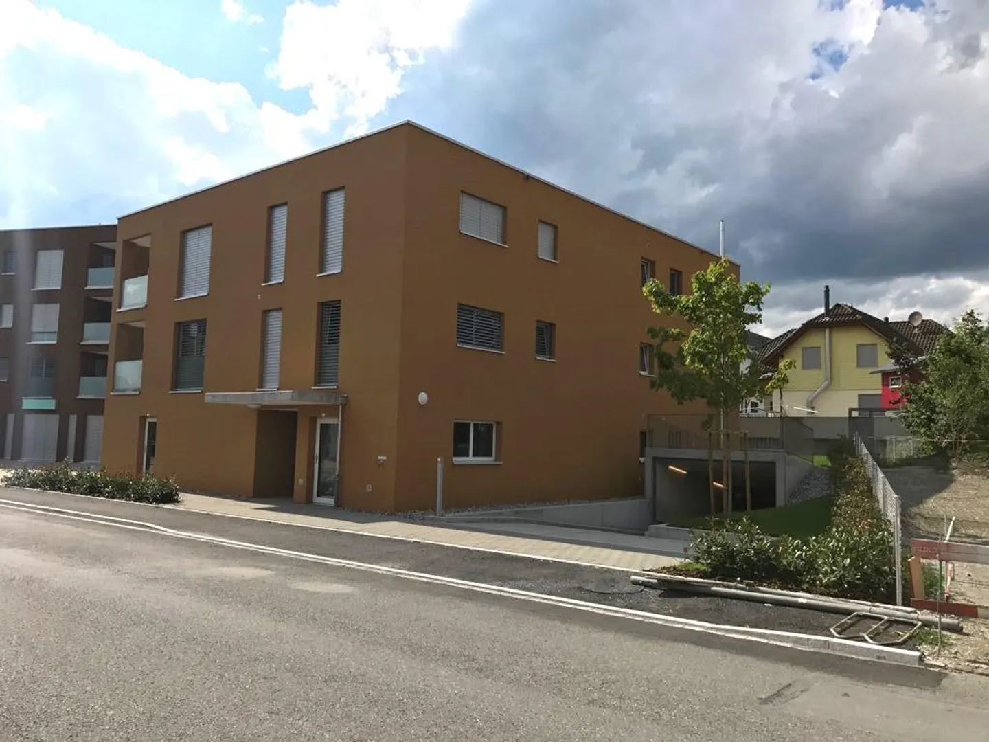 Posti auto in garage sotterranea con stazione di ricarica elettrica in affitto - Foto 1 di 2