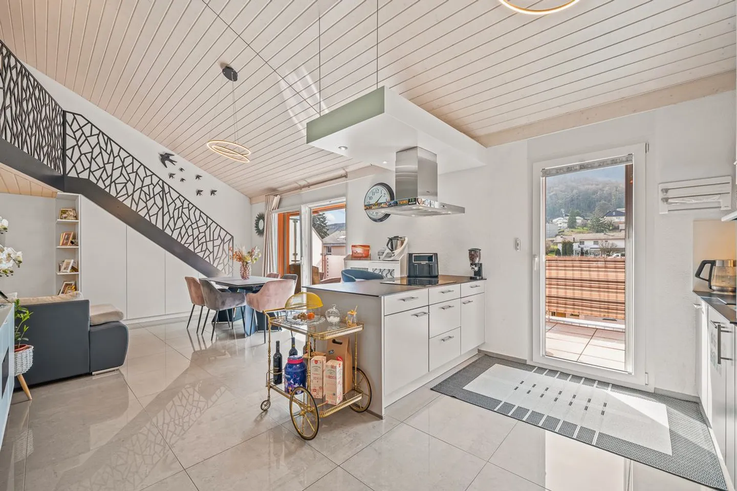 Beautiful penthouse with terrace - Photo 2 of 11