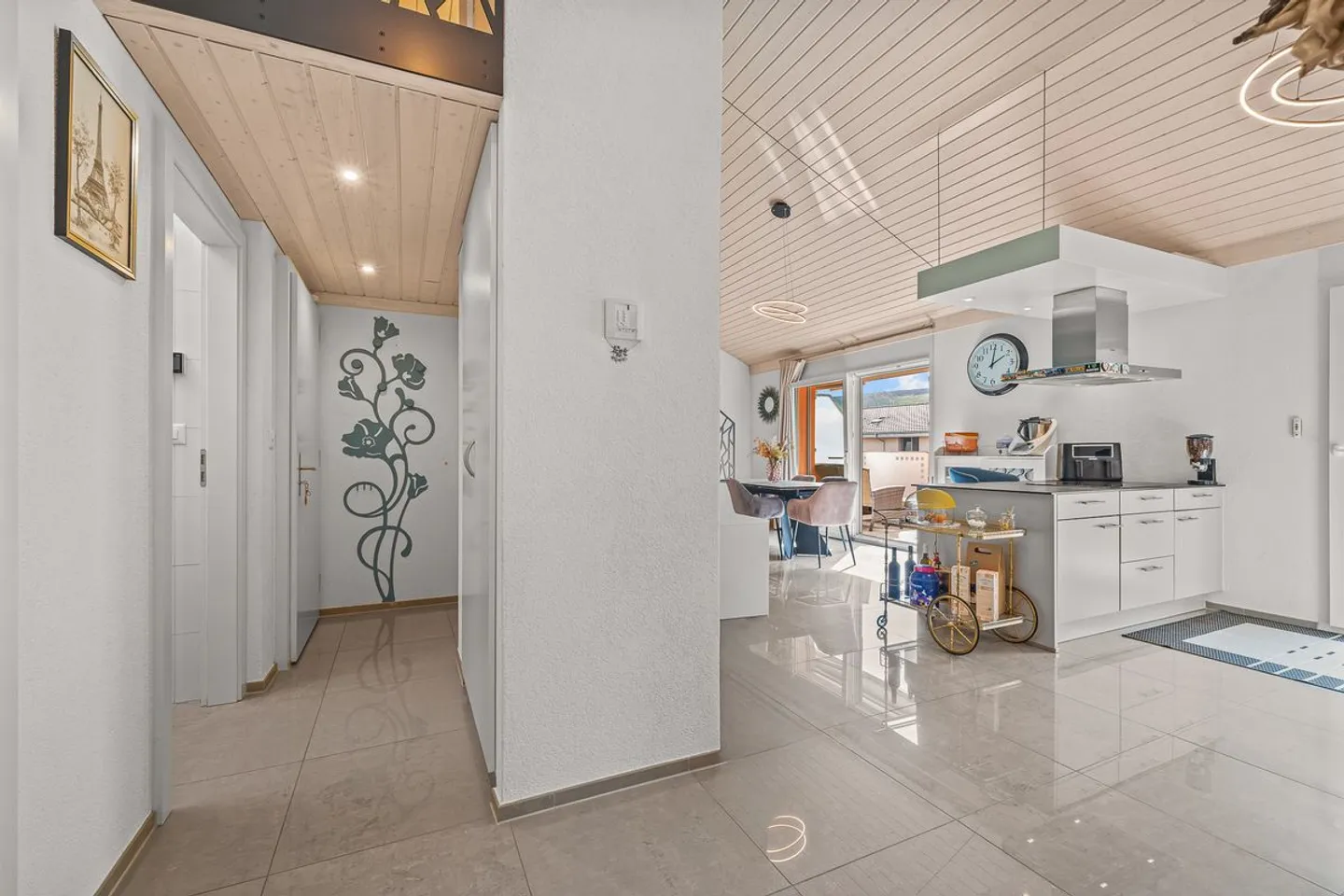 Beautiful penthouse with terrace - Photo 5 of 11
