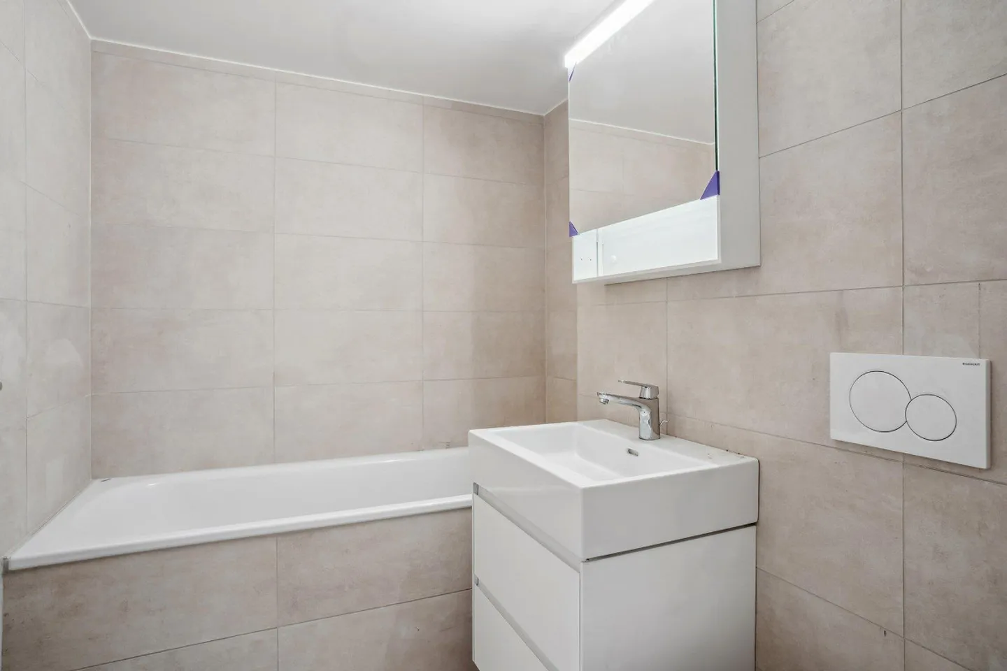 Extraordinary, fully renovated apartment in Saint-Jean - Photo 4 of 5