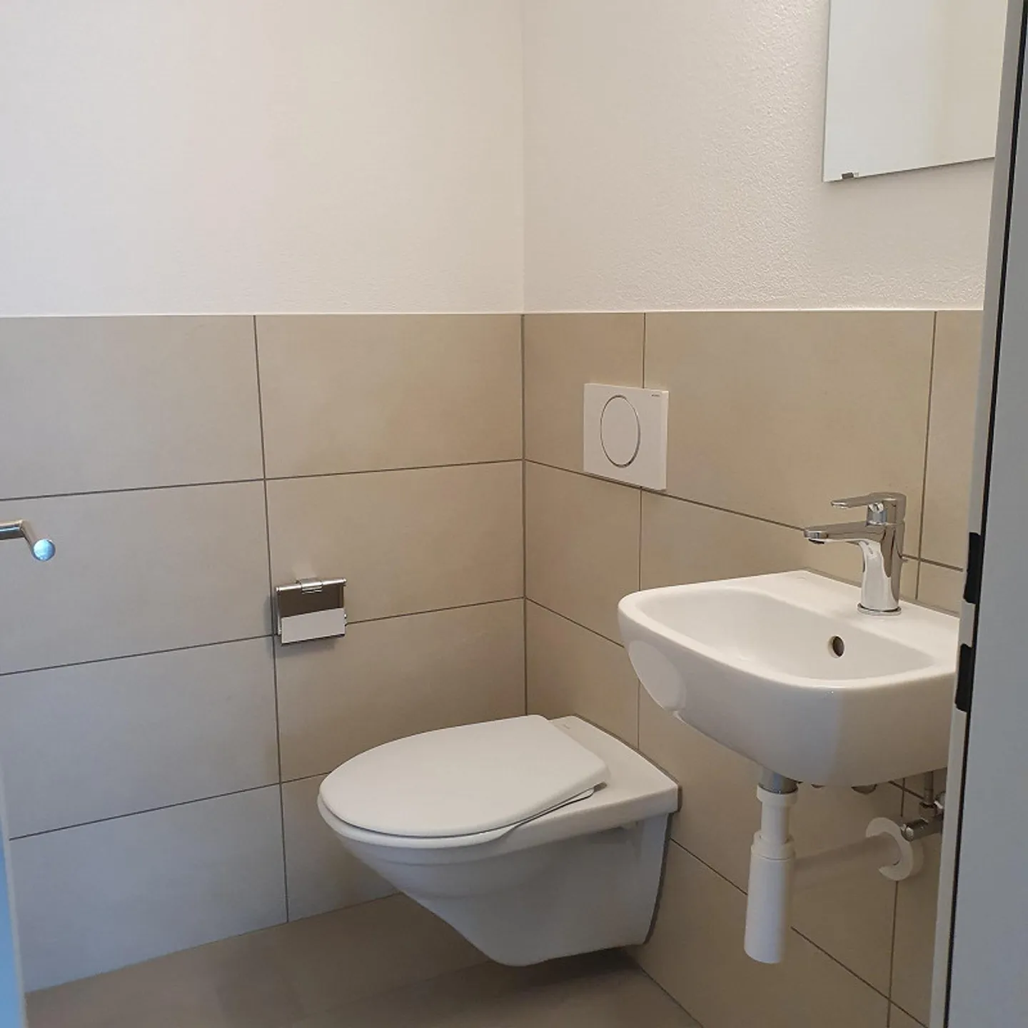 Finalmente, i nuovi appartamenti ristrutturati di 4,5 stanze cercano un inquilino adatto! - Foto 6 di 7