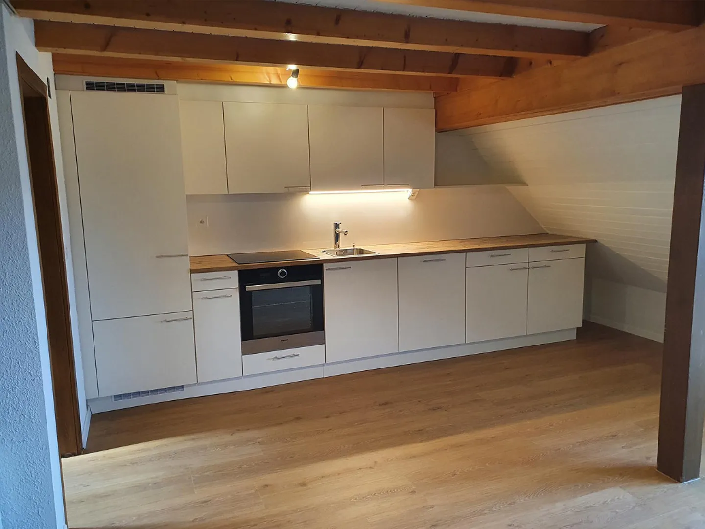 Renovierte Dachwohnung in zentraler Lage - Foto 1 von 4