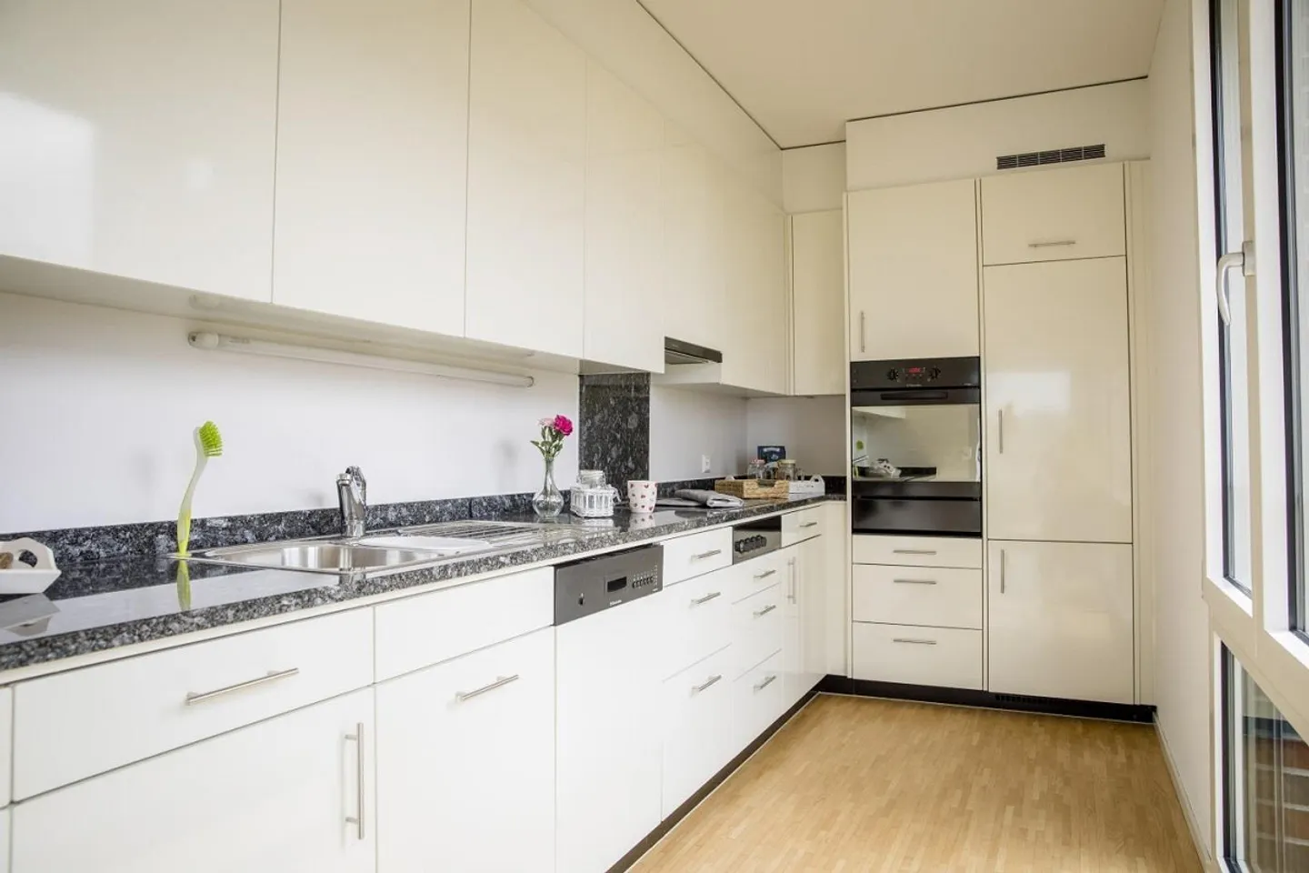 Appartement confortable avec vue sur la ville - Photo 2 sur 7